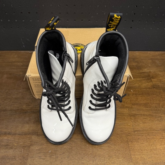Used W/ Box! Youth’s DR. MARTENS 1460 Patent White Leather Lamper Boots - Picture 3 of 5